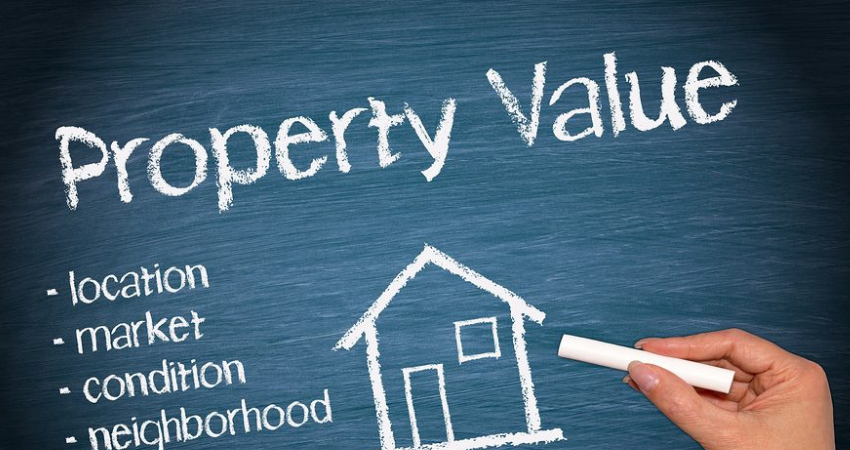 How Do Real Estate Agents Determine Property Prices?